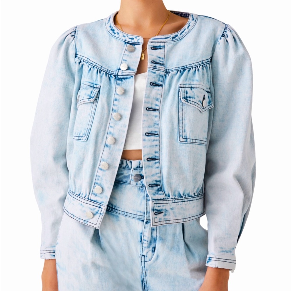 steele light wash denim jacket, size small